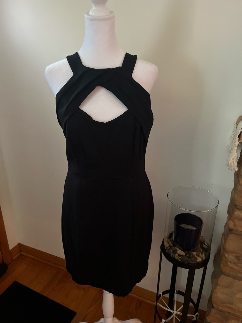 Cynthia Steffe Black Cutout Neckline Cocktail Mini Dress sleeveless LBD 6